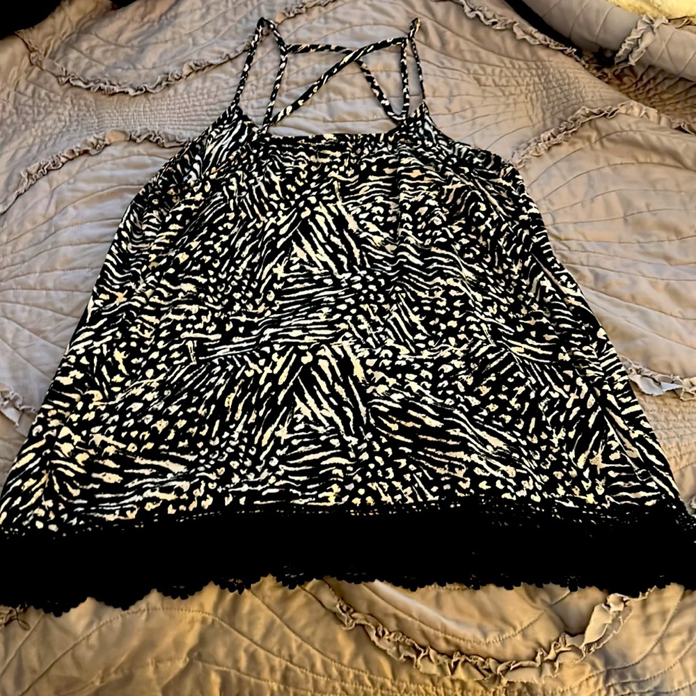 Cute top! - Picture 2 of 3